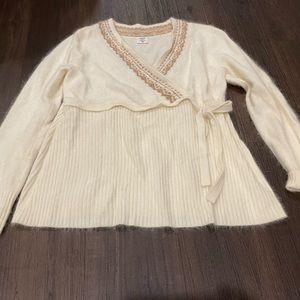 Women’s maternity sweater.